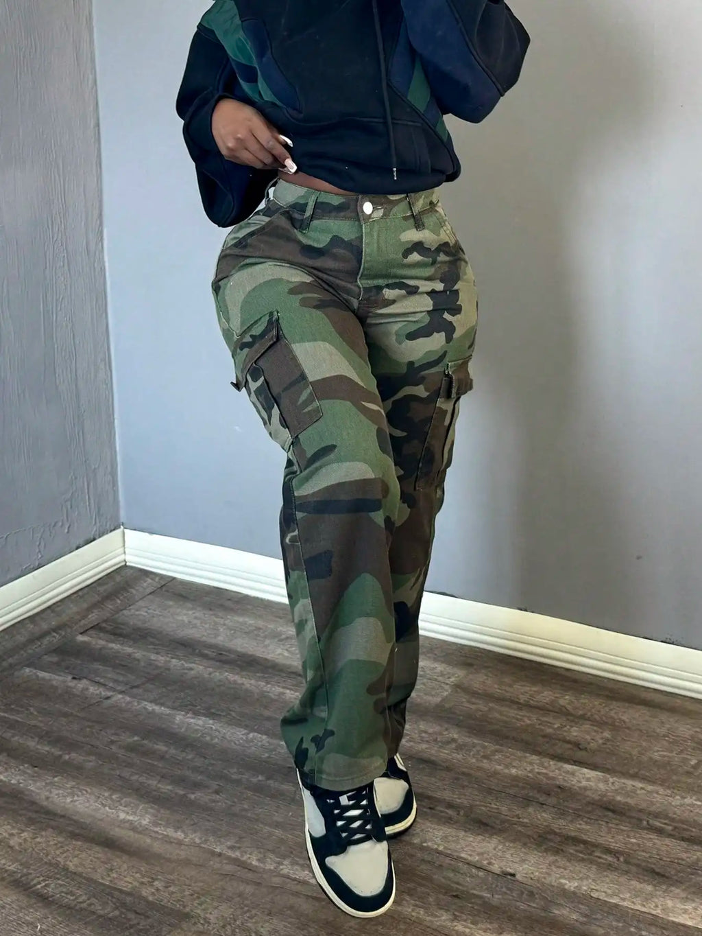 Women's Camo Cargo Straight Leg Jeans - Military Style Streetwear Pants