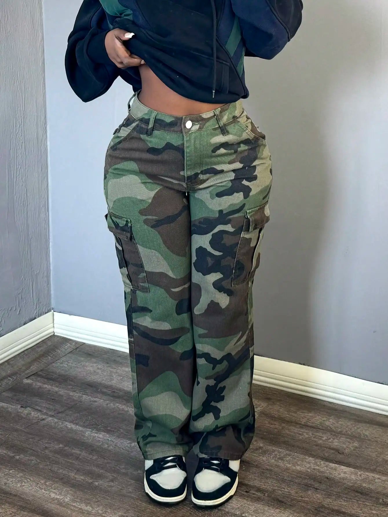 Women's Camo Cargo Straight Leg Jeans - Military Style Streetwear Pants