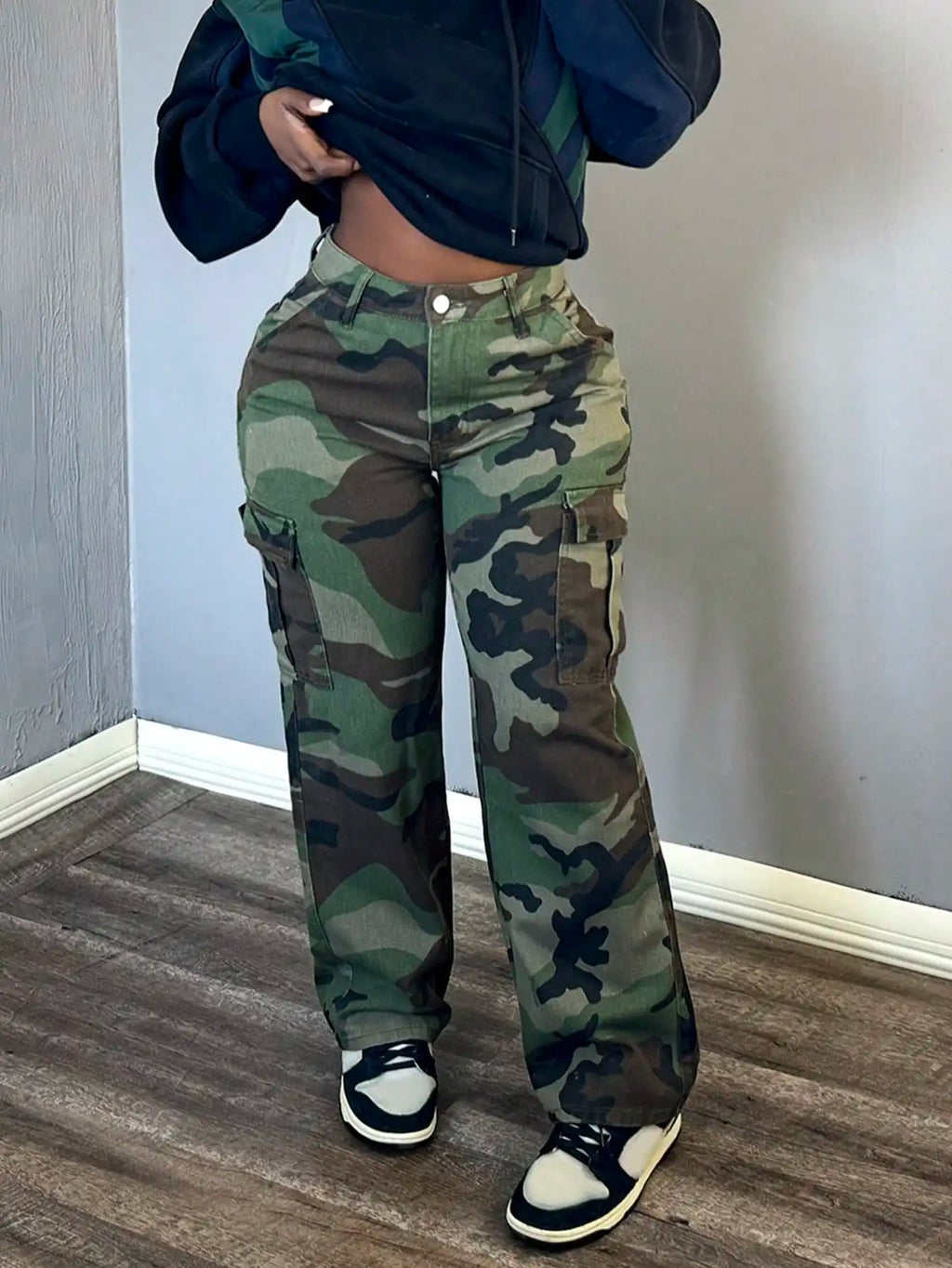 Women's Camo Cargo Straight Leg Jeans - Military Style Streetwear Pants