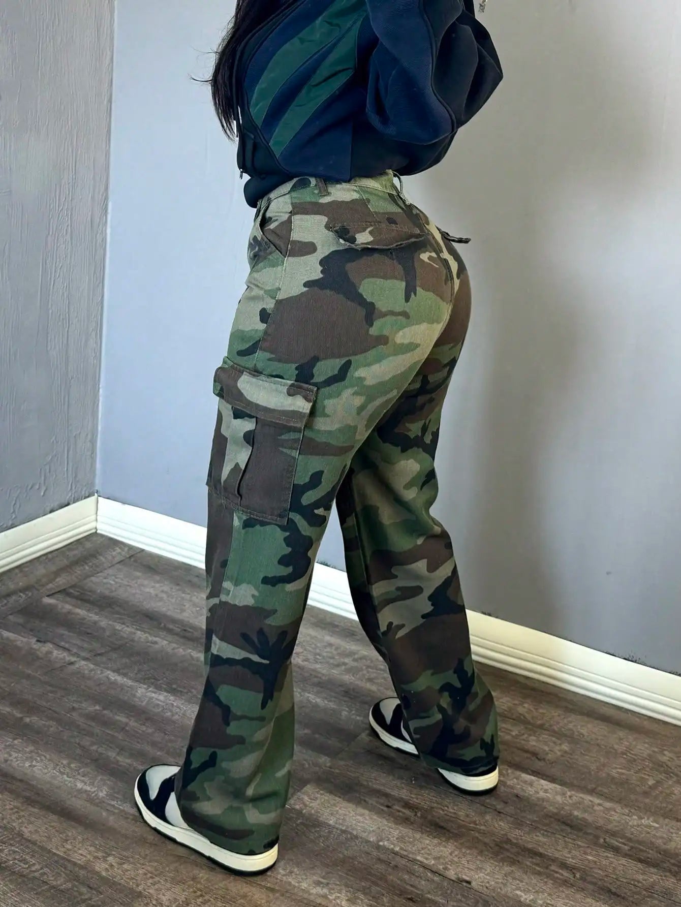 Women's Camo Cargo Straight Leg Jeans - Military Style Streetwear Pants